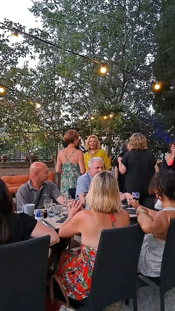 La cour des 2 pins_Fontvieille_slider_image_2