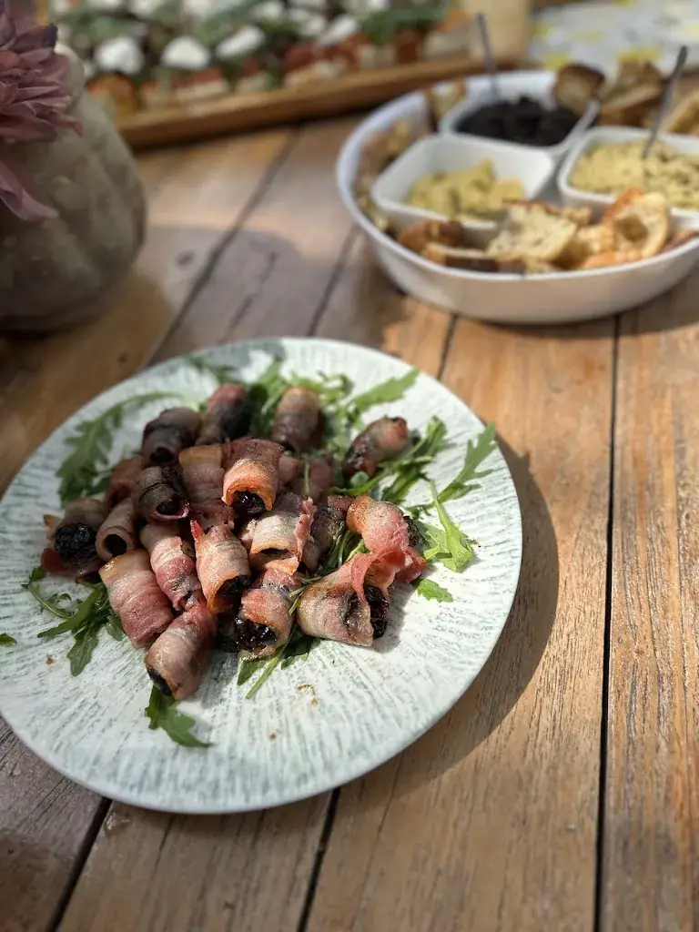 La cour des 2 pins_Fontvieille_slider_image_3