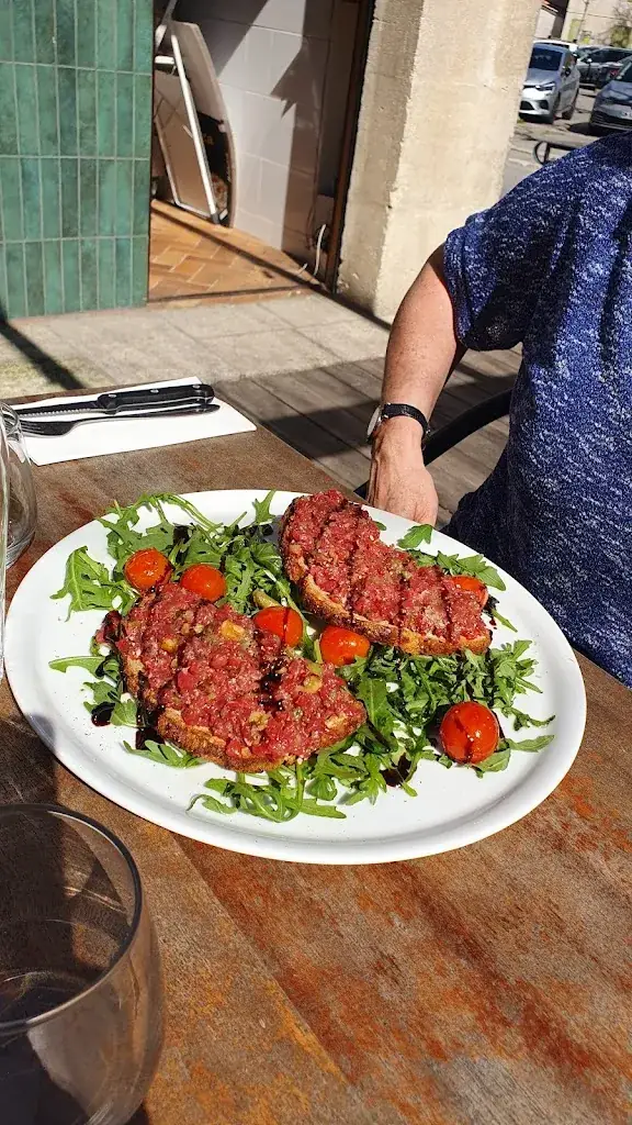 Georges Hernandez_La paillote des alpilles_Fontvieille_review