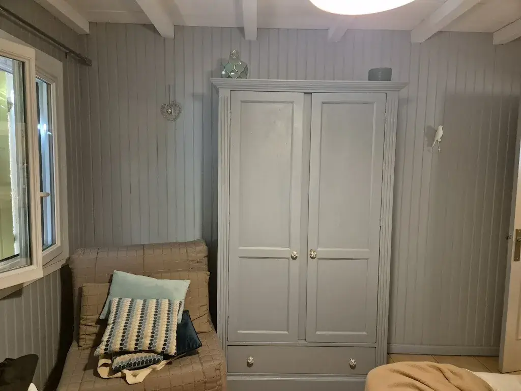 Celine Szk_Hostellerie de La Tour_Fontvieille_review