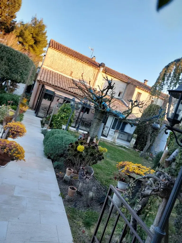 Martial Montembault_Hostellerie de La Tour_Fontvieille_review