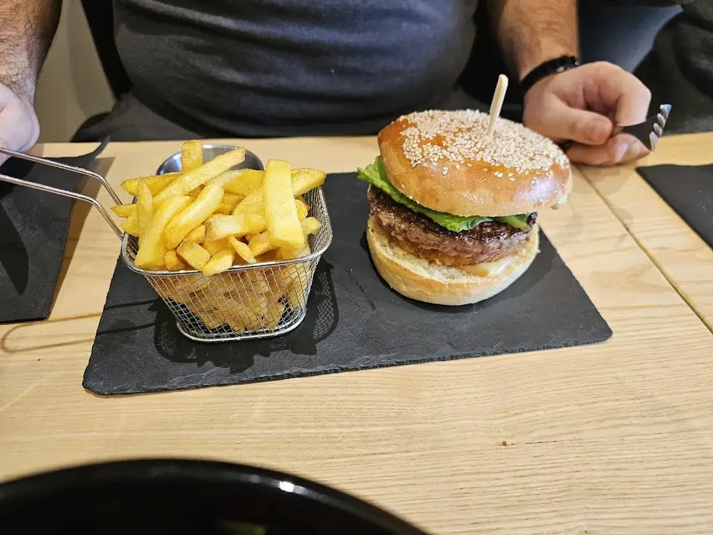 amelie manera_Le Minot Steak House_Fontvieille_review