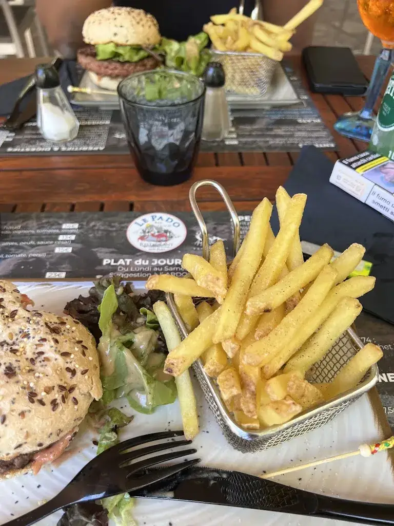 Luci Moldovan_Le Pad'O. Burgers et Cie_Passy_reseña