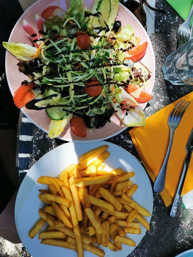 Theophile Thiberge_Auberge de l'Abbaye de Montmajour_Arles_review