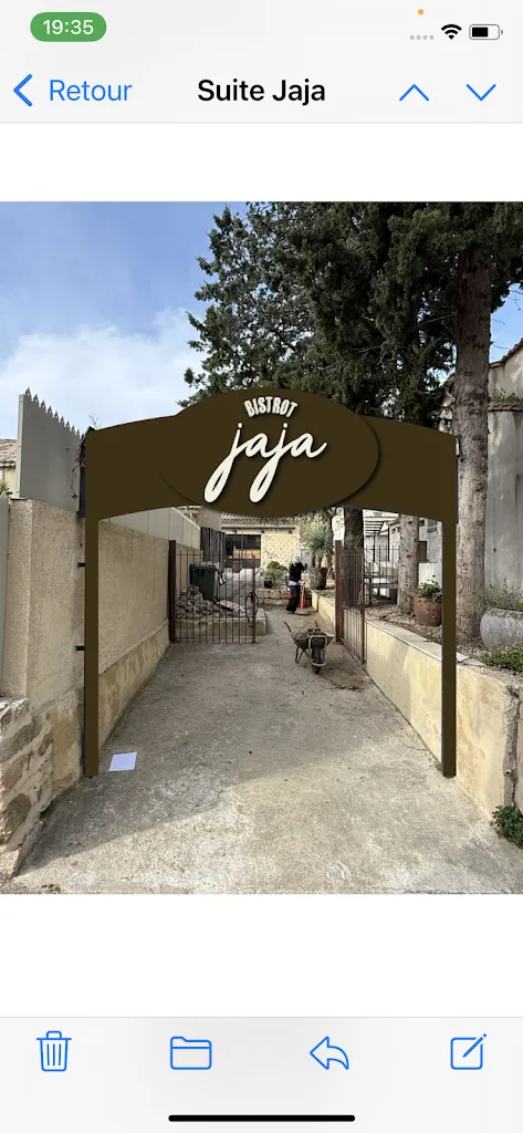 Bistrot Jaja restaurant in Maussane-les-Alpilles