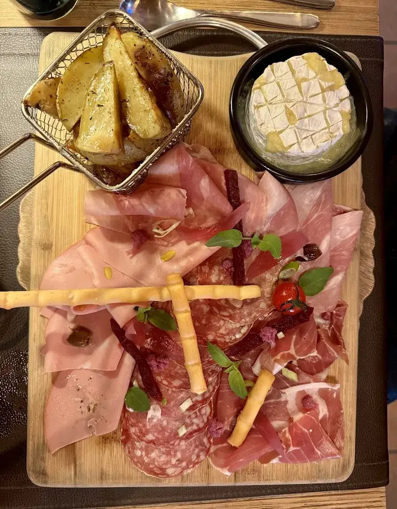 X Schwarz_L'Oustaloun_Maussane-les-Alpilles_review