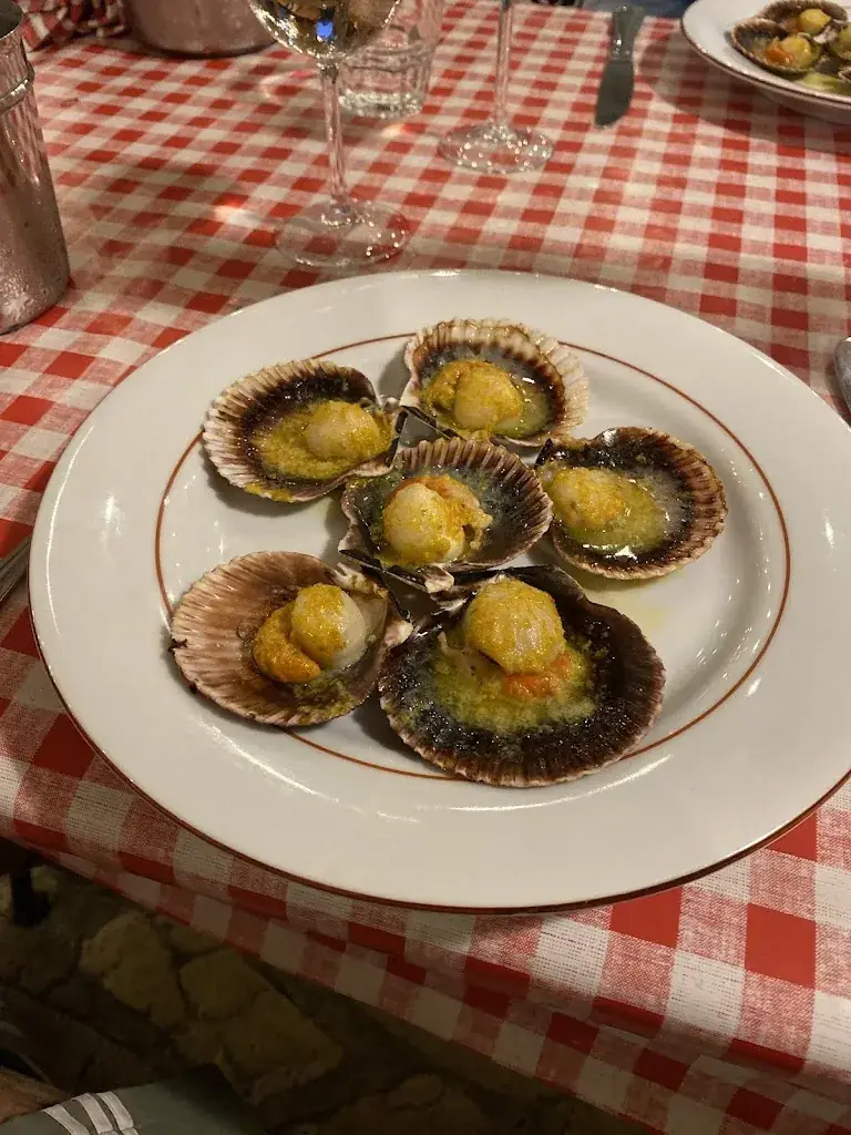 Rory Henry_Aux Ateliers_Maussane-les-Alpilles_review