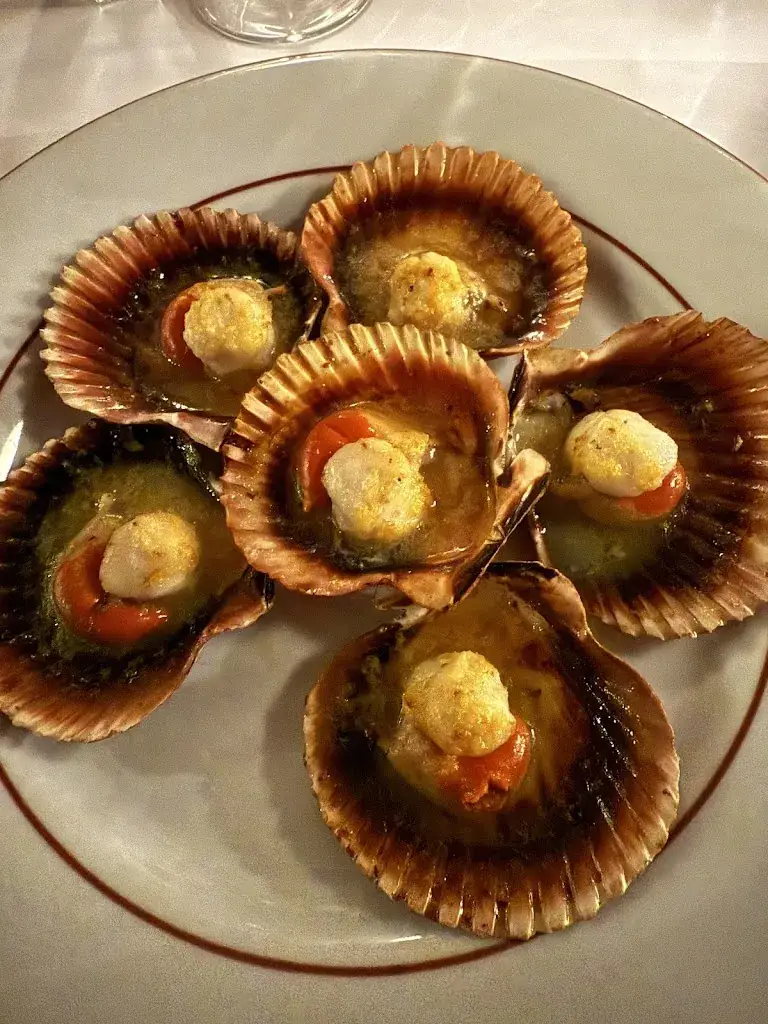 Rebecca Evans_Aux Ateliers_Maussane-les-Alpilles_review