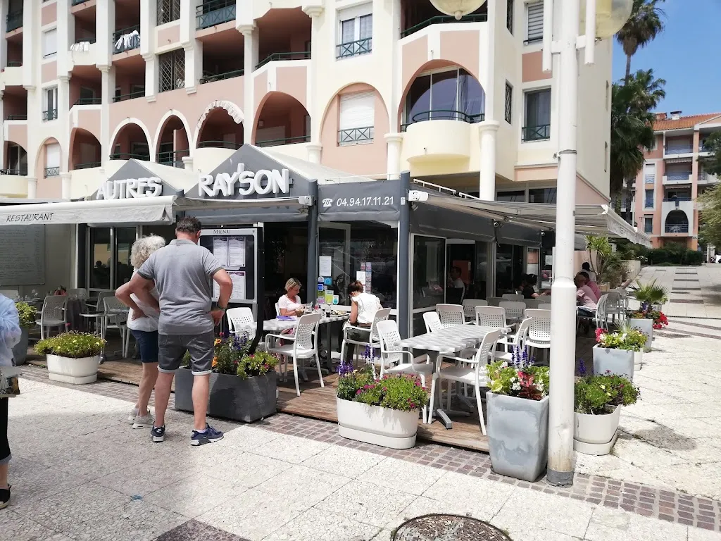 Autres Ray'Son restaurant in Fréjus
