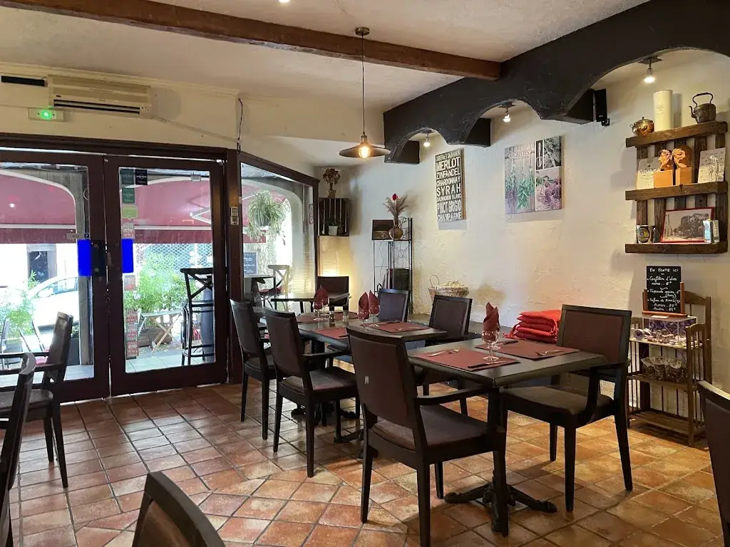 M Alone_À _ Table_Fréjus_review