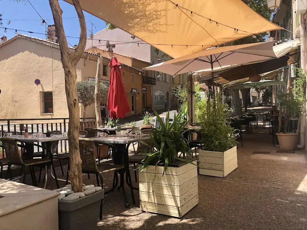 À _ Table ristorante a Fréjus