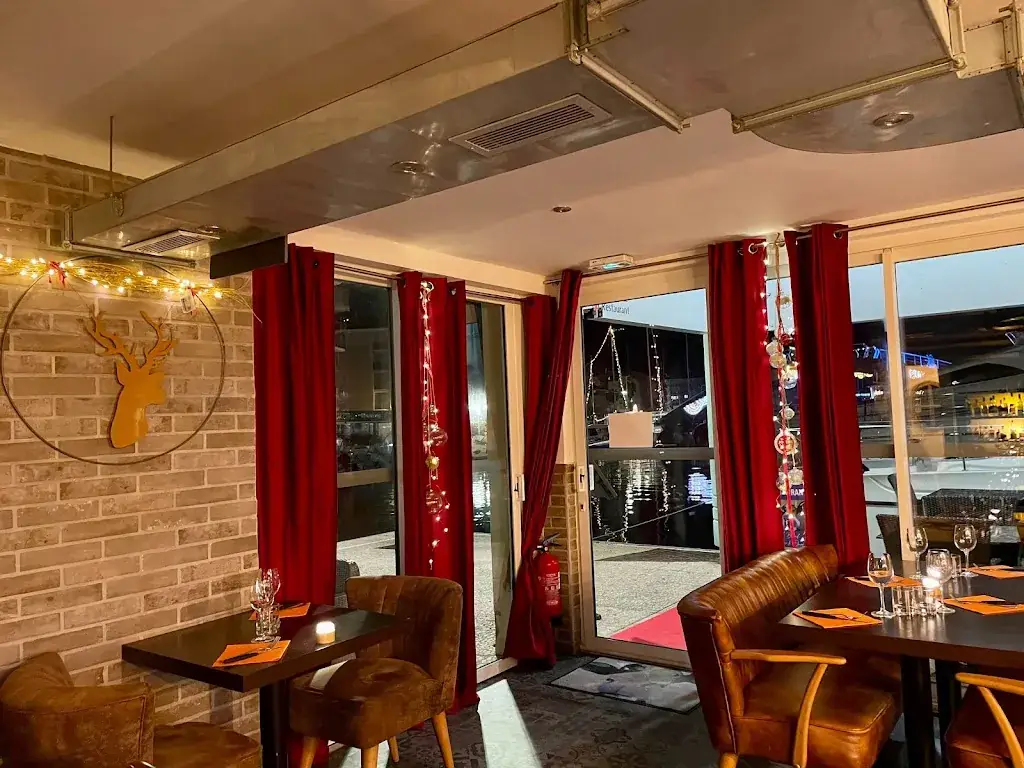 Le Bœuf sur le Quai d'Agrippa restaurant in Fréjus