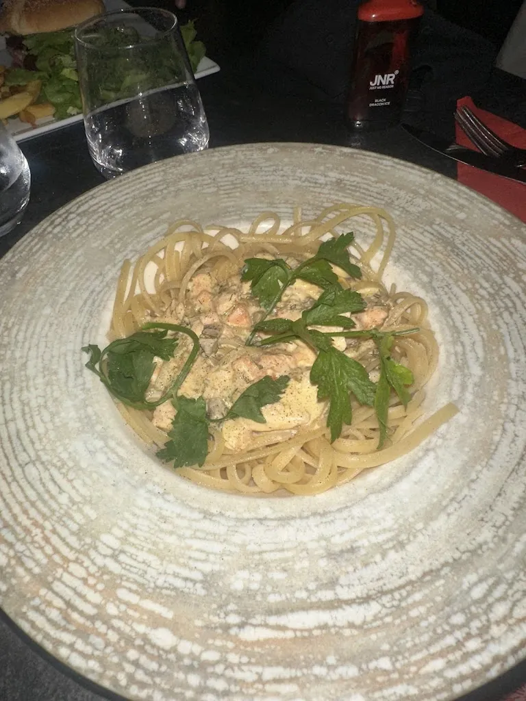 Amyra Hamza_Le Directoire_Fréjus_review