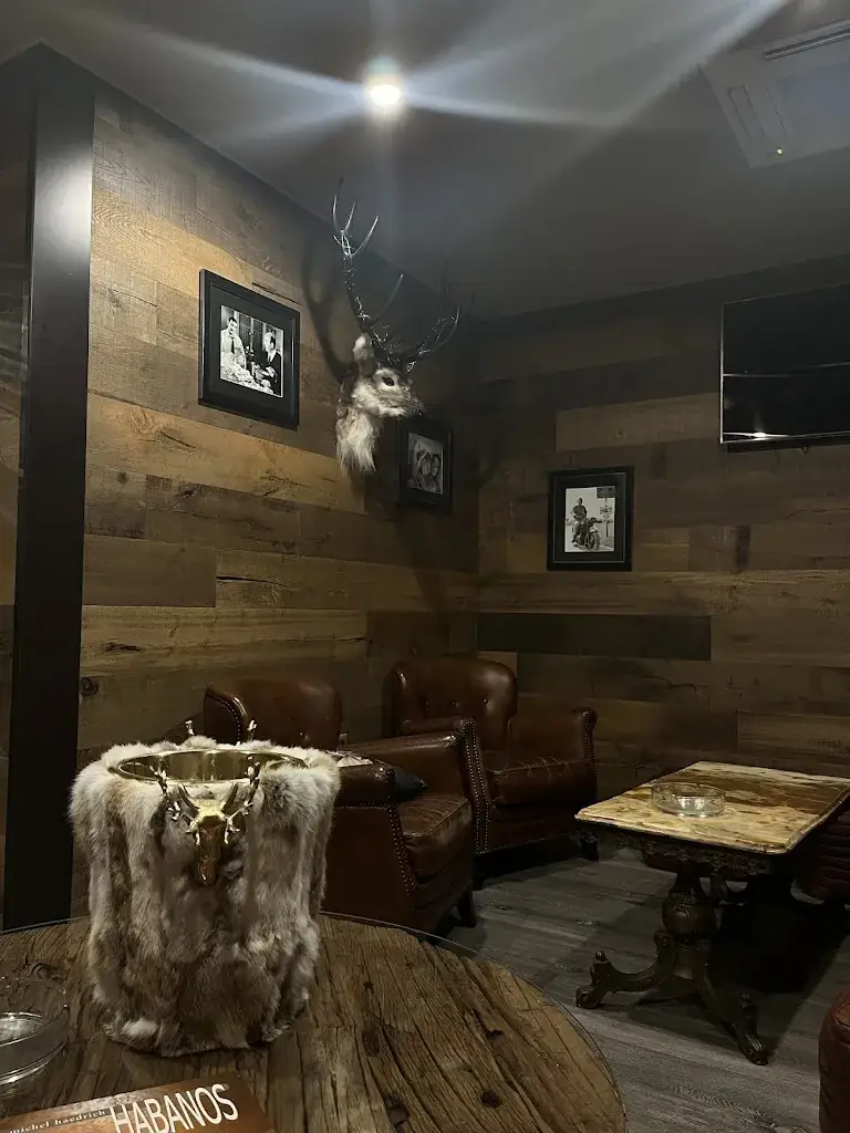 T P_Kazaar Klub_Fréjus_review