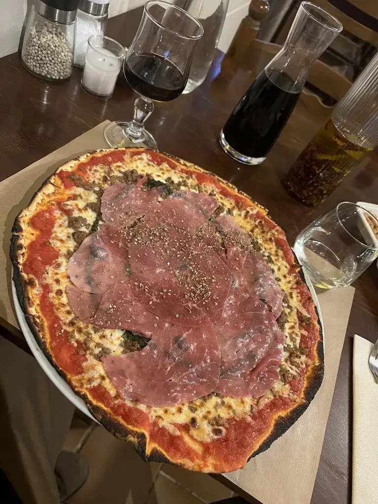 Michel Guitard_Pizzeria Cave Romaine_Fréjus_review