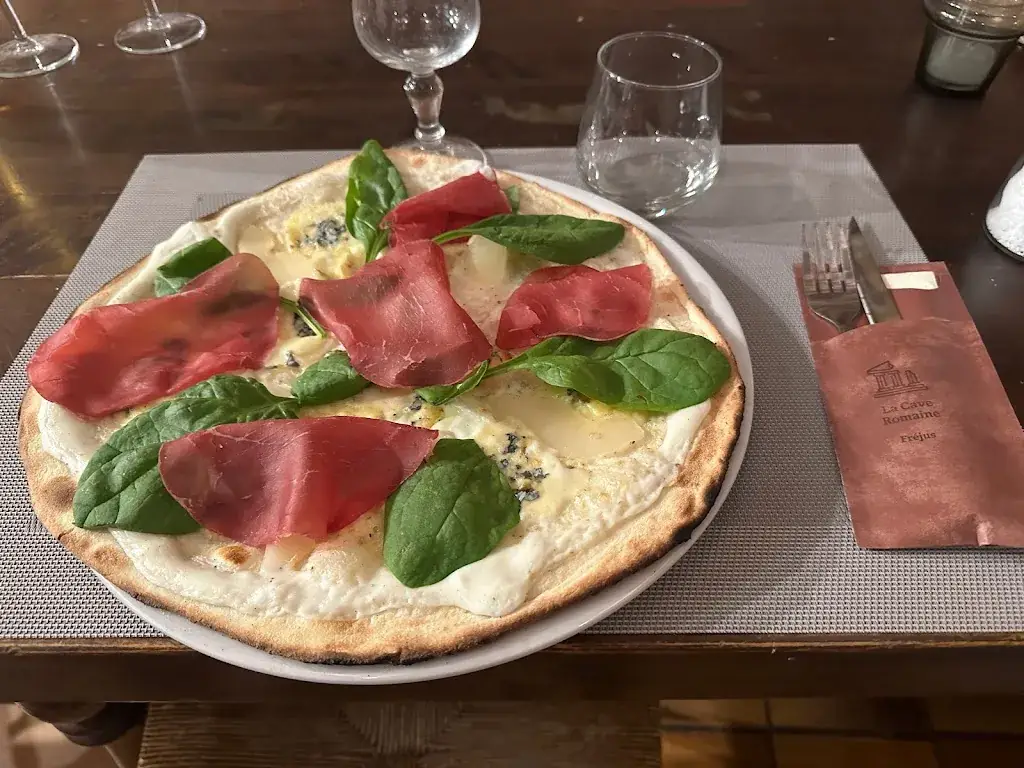 Pizzeria Cave Romaine_Fréjus_slider_image_2