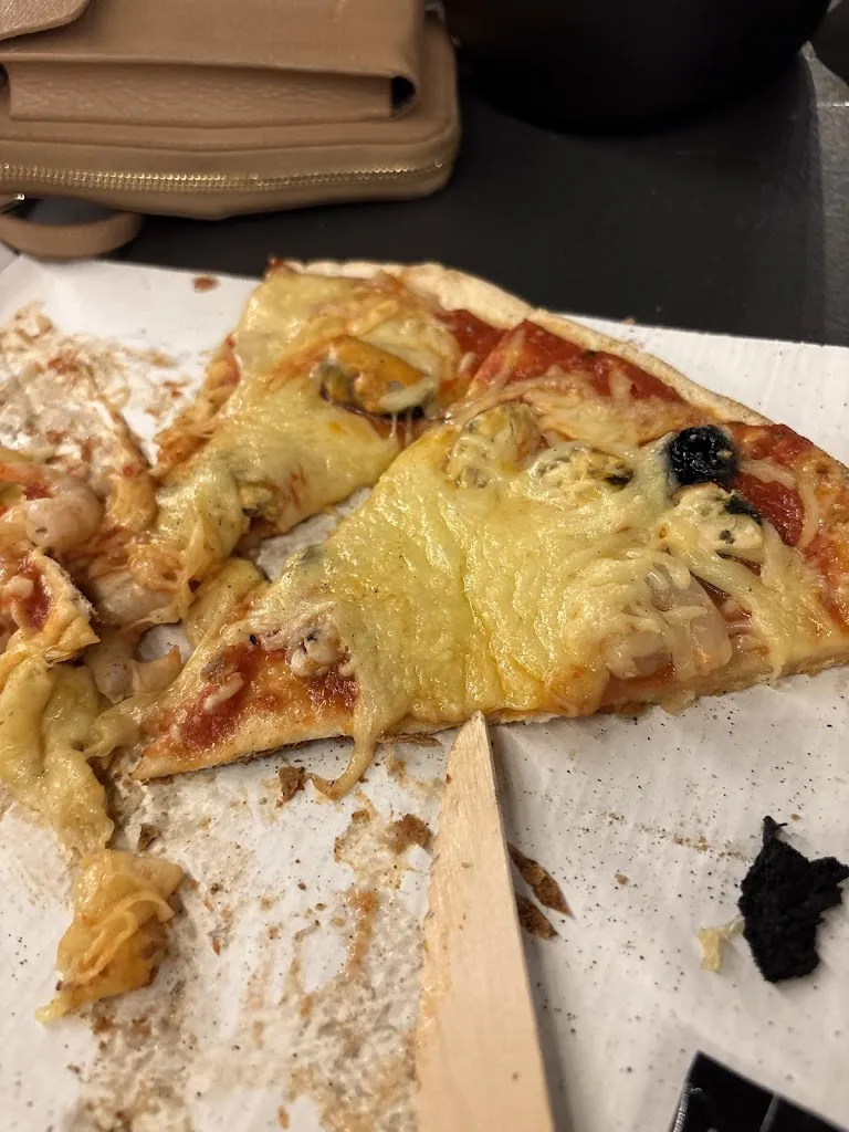 FASSI FIHRI Veronique_Cabanes du port_Fos-sur-Mer_review