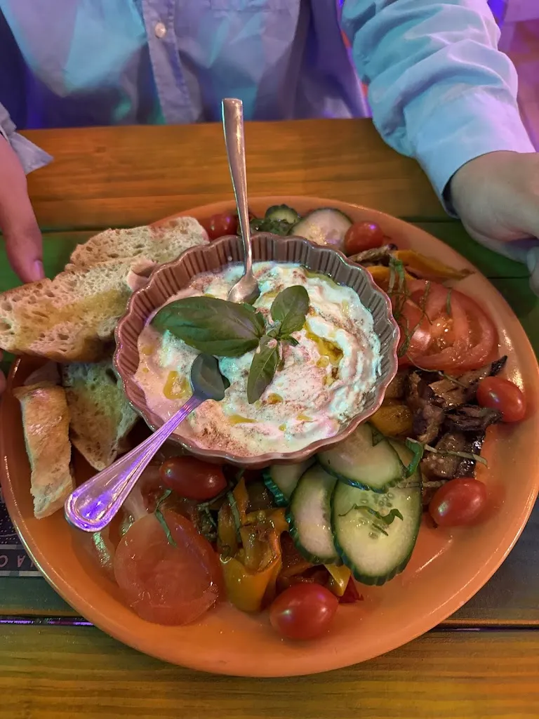 ines hammache_La Boca_Fos-sur-Mer_review