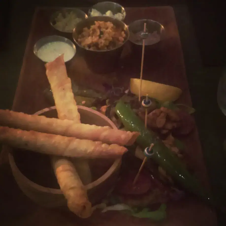 Emma Louise Tynan_Le Catamaran_Port-de-Bouc_review