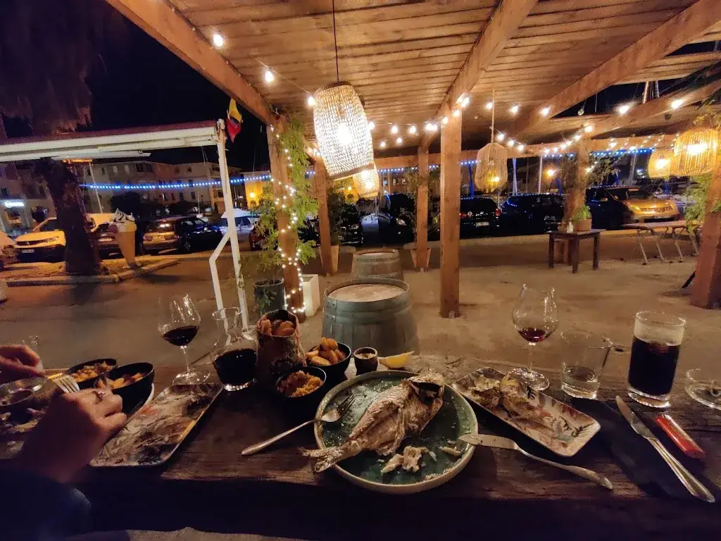 Stijn De Clercq_Le Catamaran_Port-de-Bouc_review