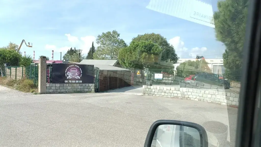 By Sisters_Fos-sur-Mer_slider_image_3