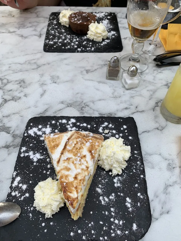 Mai Nguyen_Les Terrasses_Martigues_recensione