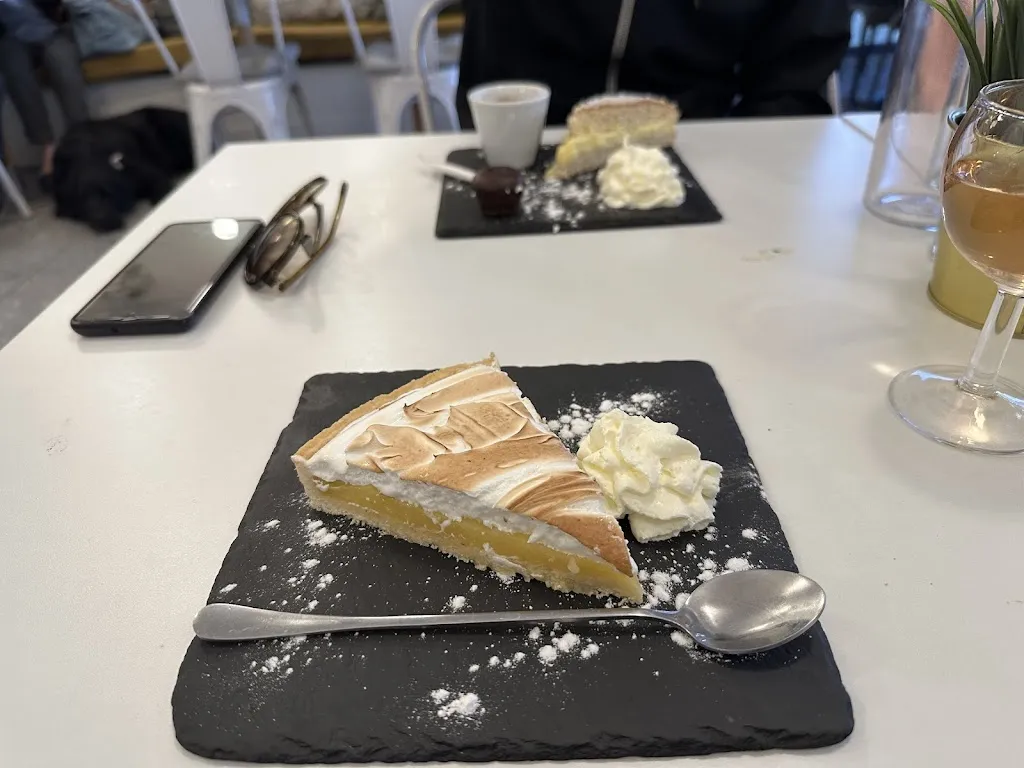 Michelle Durand_Les Terrasses_Martigues_recensione