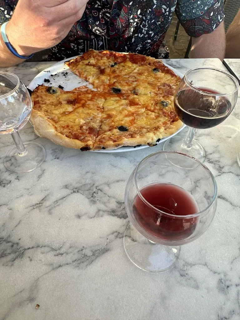 Joshua Stocks_Les Terrasses_Martigues_recensione