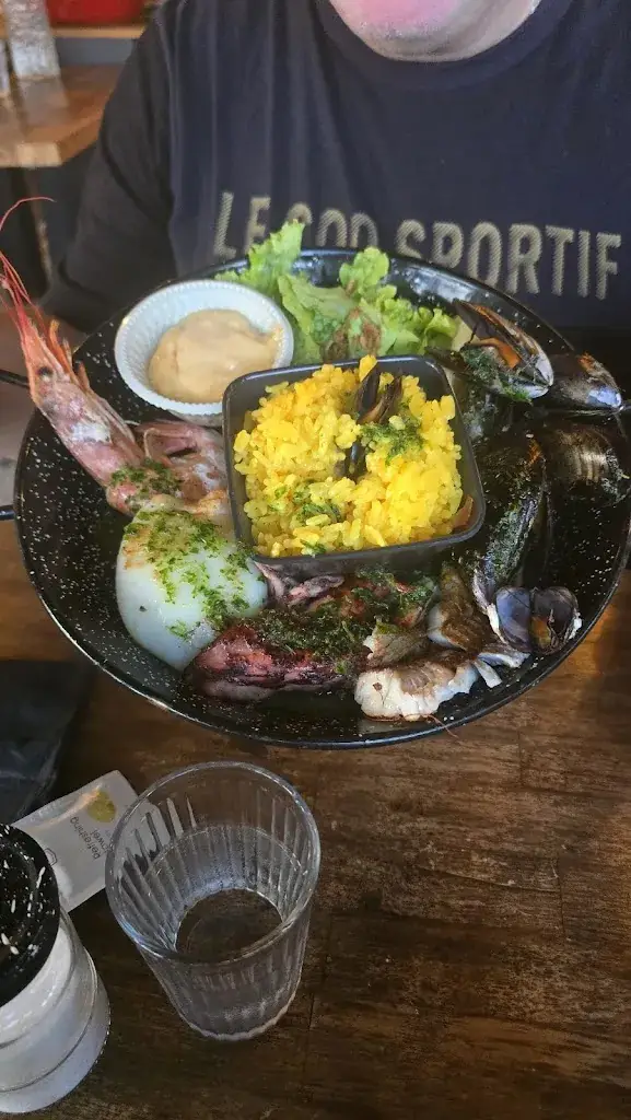 Ikram B. SALEM_La casa del sol_Port-de-Bouc_review