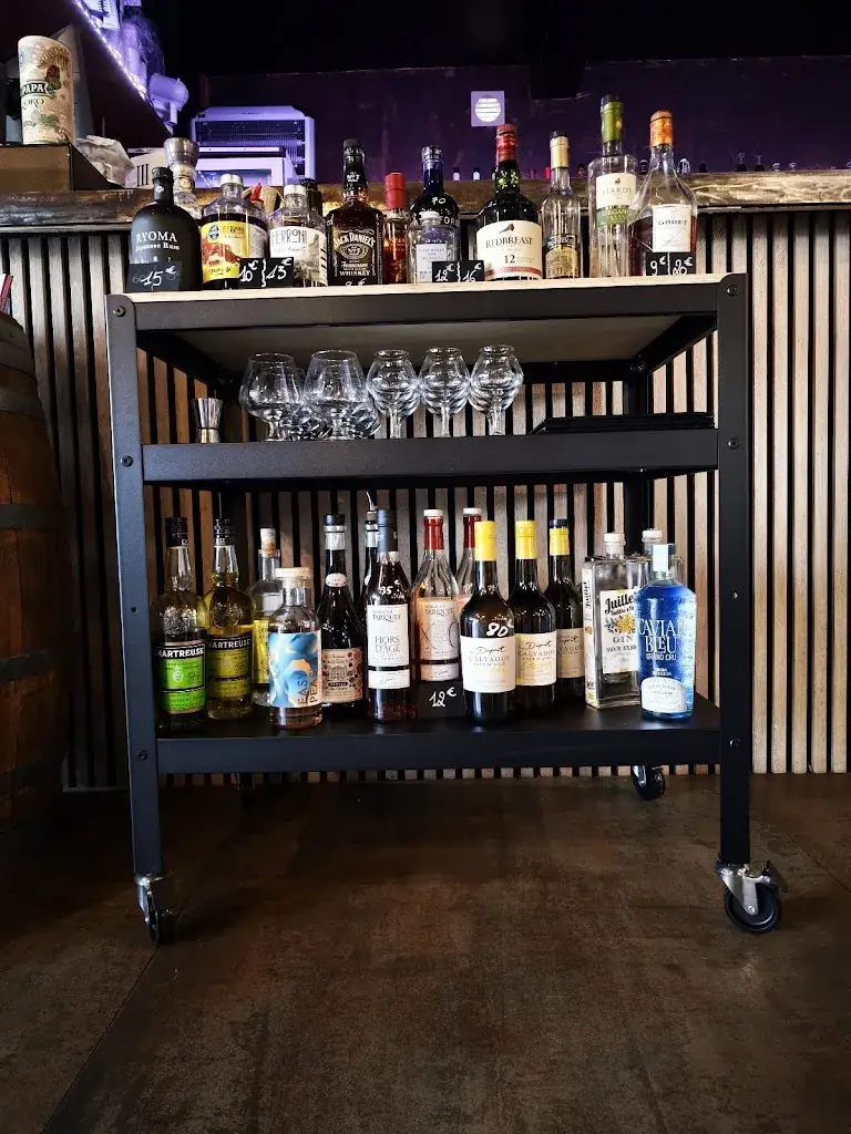 Le Bobo Cave à Vin, Bar à Vin, Restaurant restaurant in Garéoult