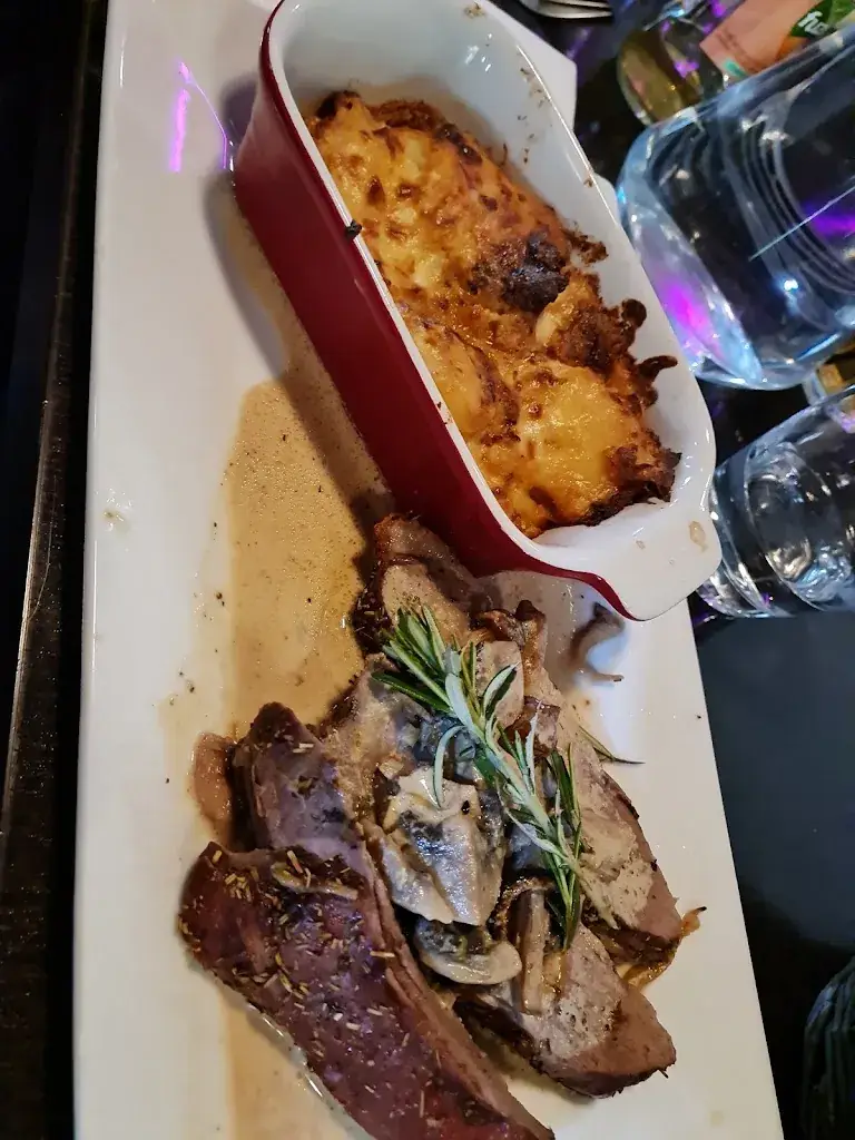 Mickael Sartini_Le Ménestrel_Pérouges_review