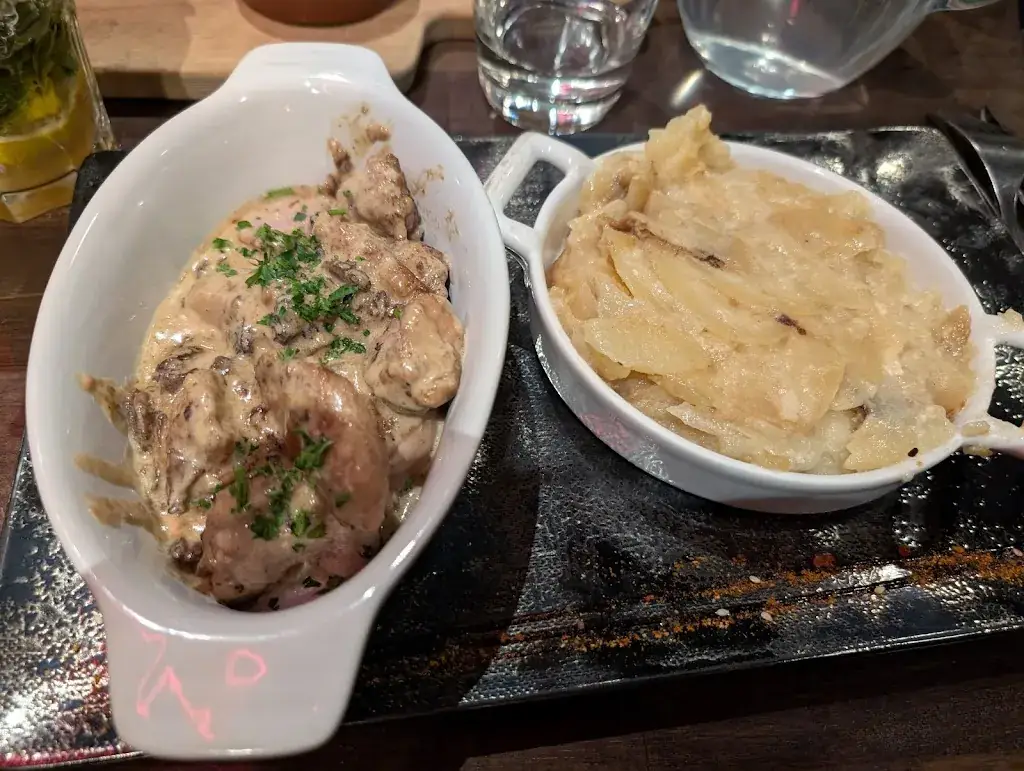 Cathie M_Le Ménestrel_Pérouges_review