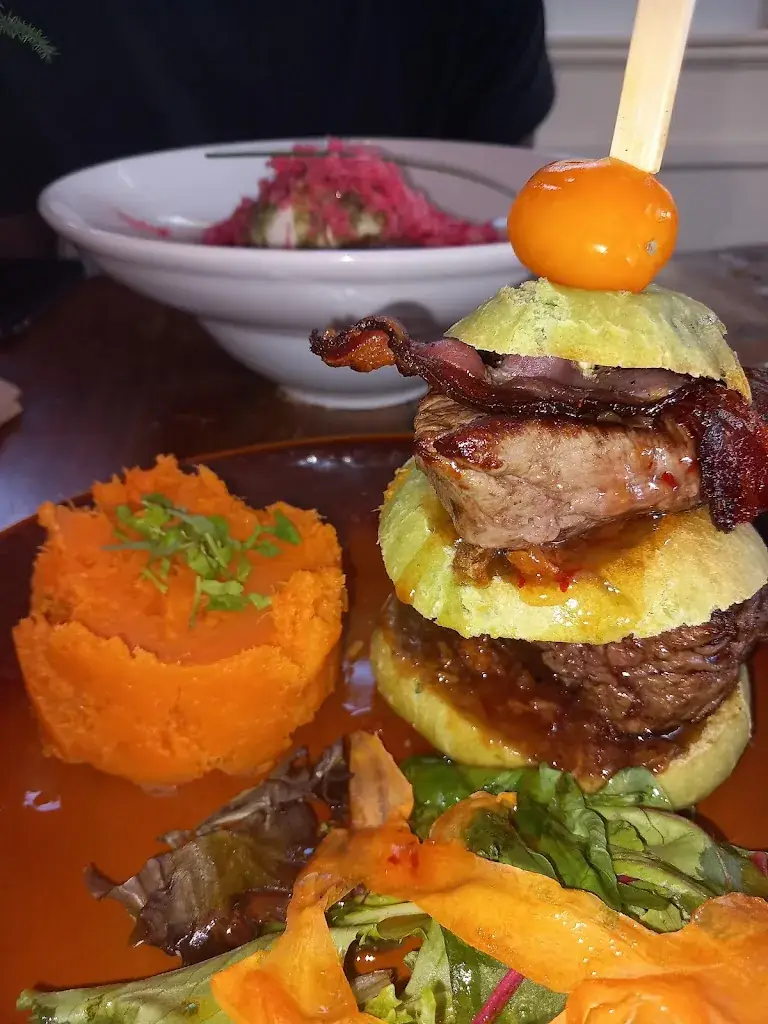 Helina Estfns_Le Bistrok Gap_Gap_review