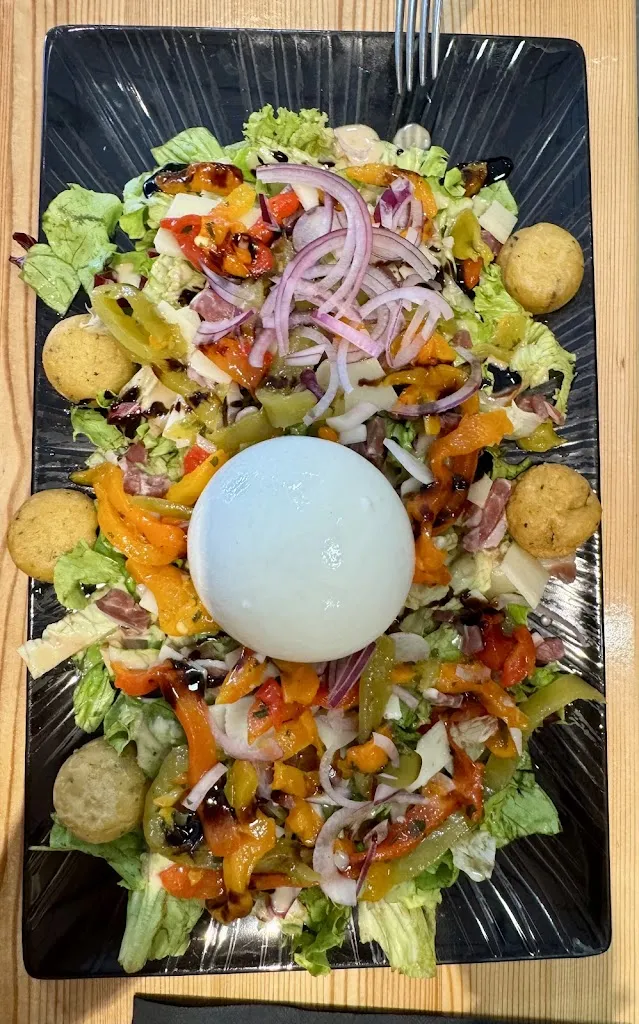 Damien L_Basta Restaurant Café_Gap_recensione