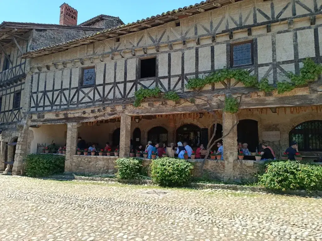 La Galerie de l'Hostellerie_Pérouges_slider_image_3