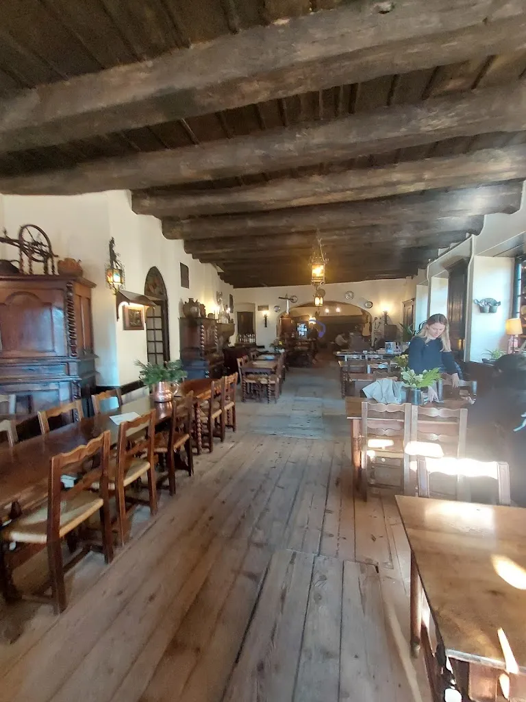 M Eleveld_Hostellerie de Pérouges_Pérouges_review