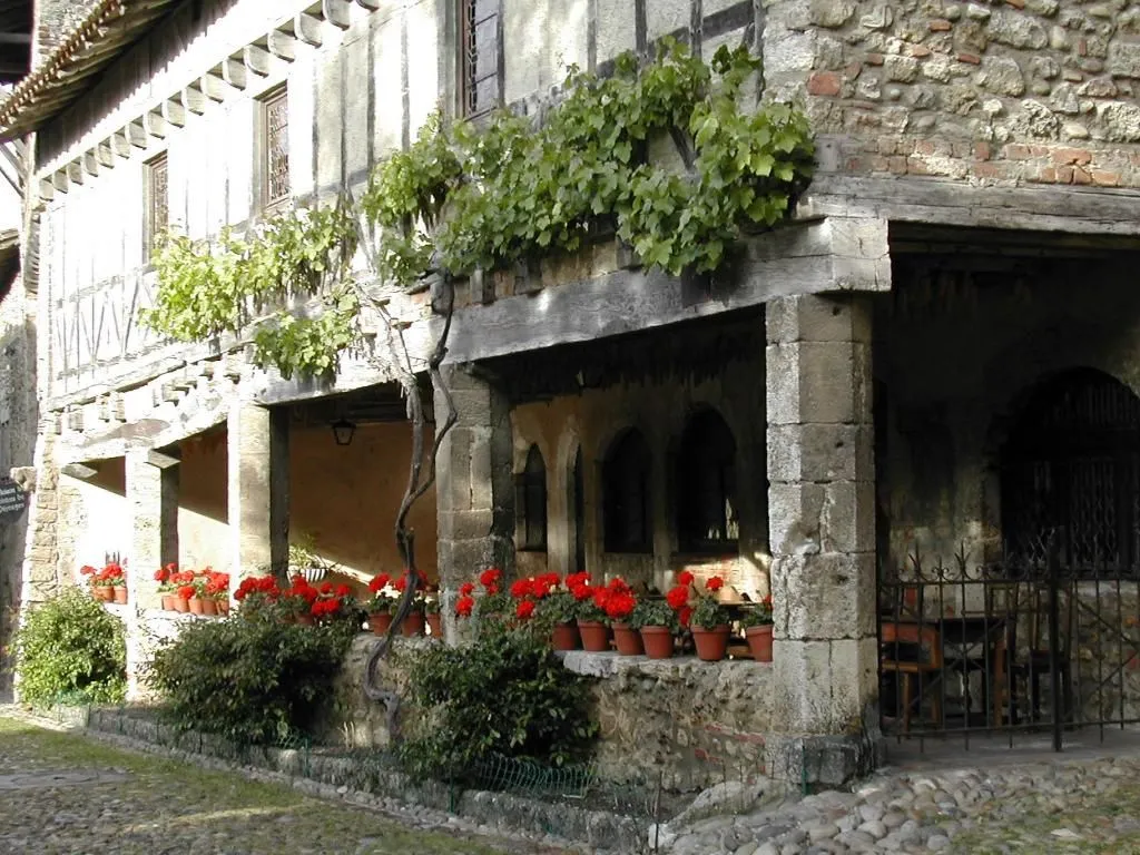 Hostellerie de Pérouges restaurant in Pérouges