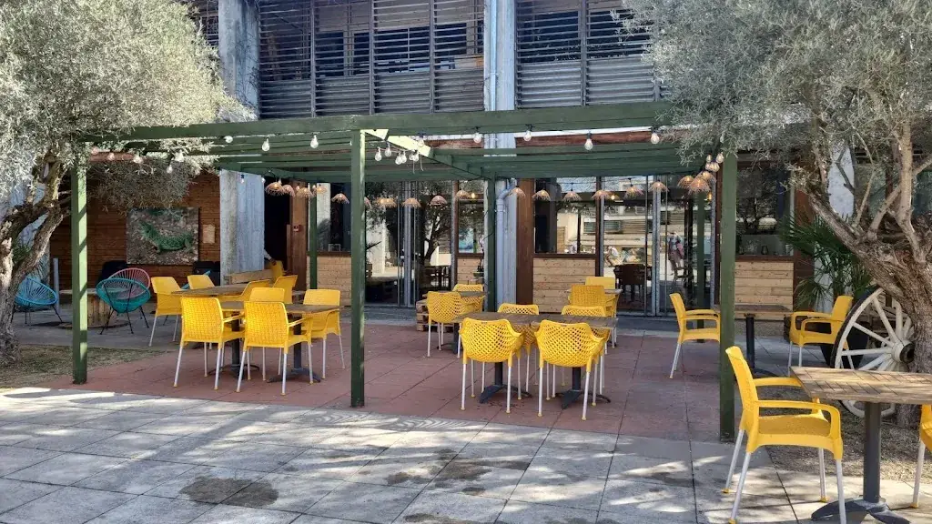 A l'ombre des oliviers restaurant in Gardanne