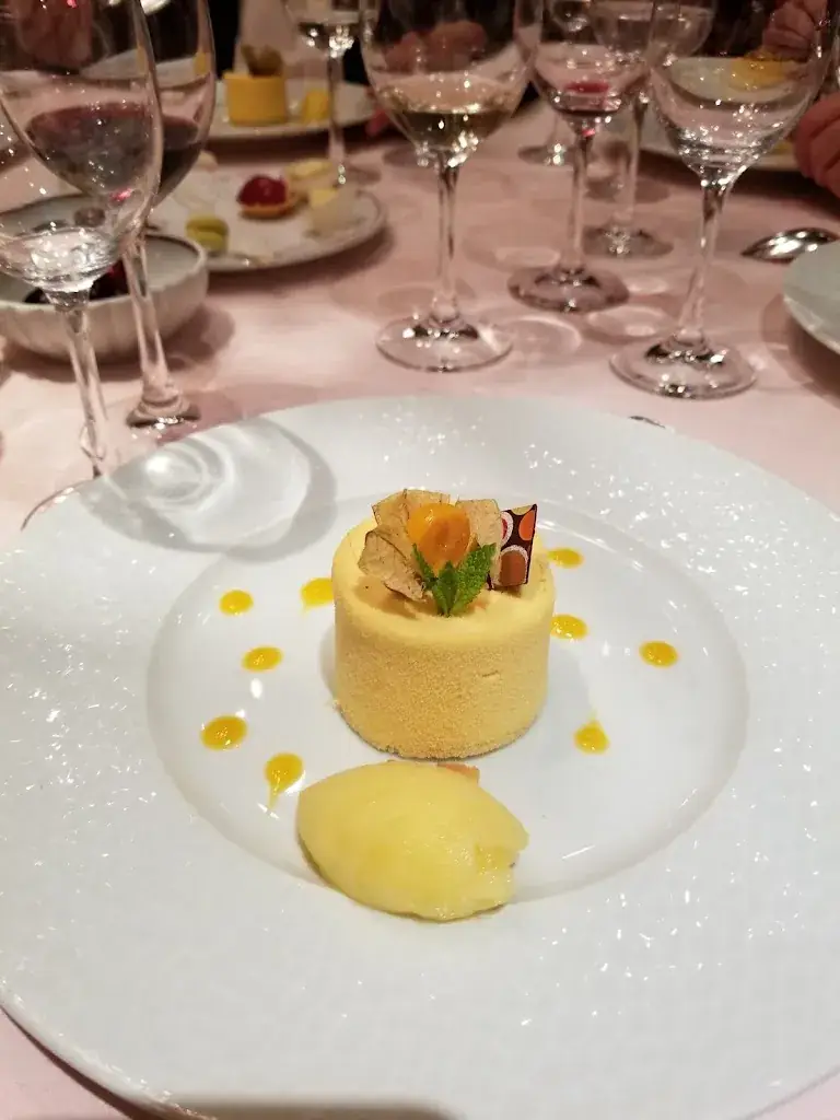 Renee Fountain_Le Relais de la Tour_Pérouges_review