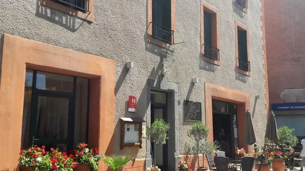 Logis Hôtel du Midi Restaurant in Pierrefort