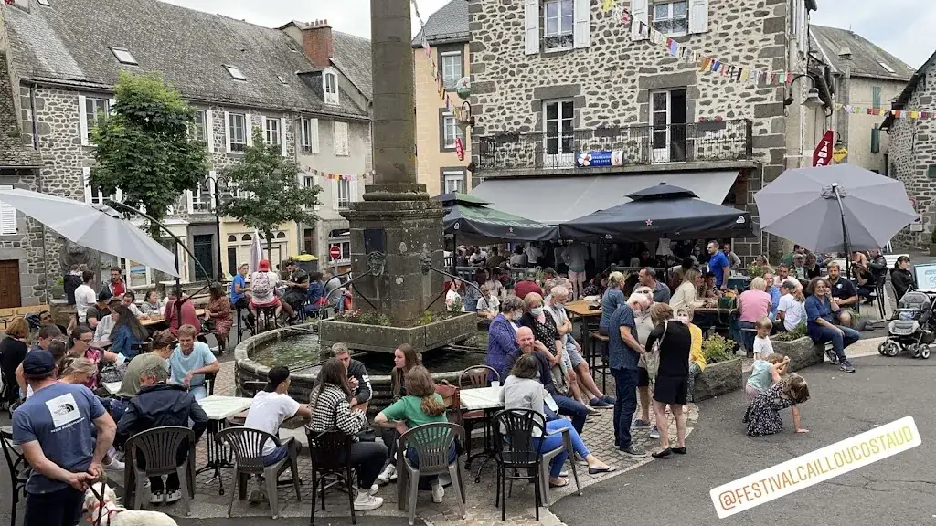 Café Du Progrès_Pierrefort_slider_image_3