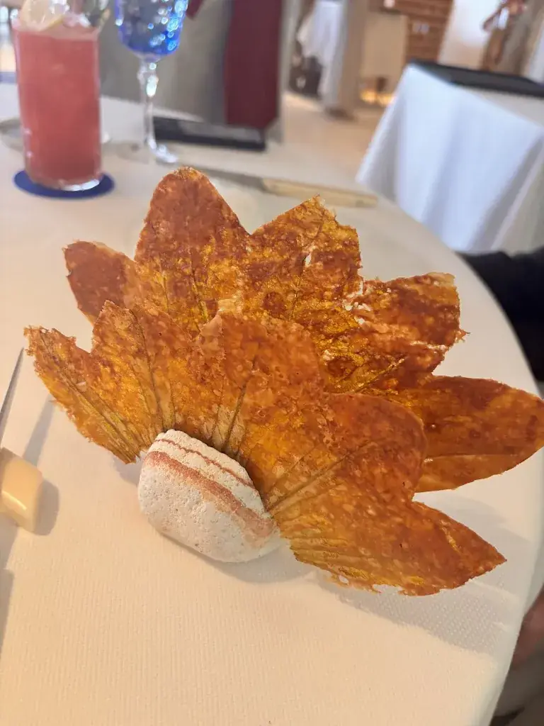 Fiona Guest_La Vague d'Or_Saint-Tropez_review