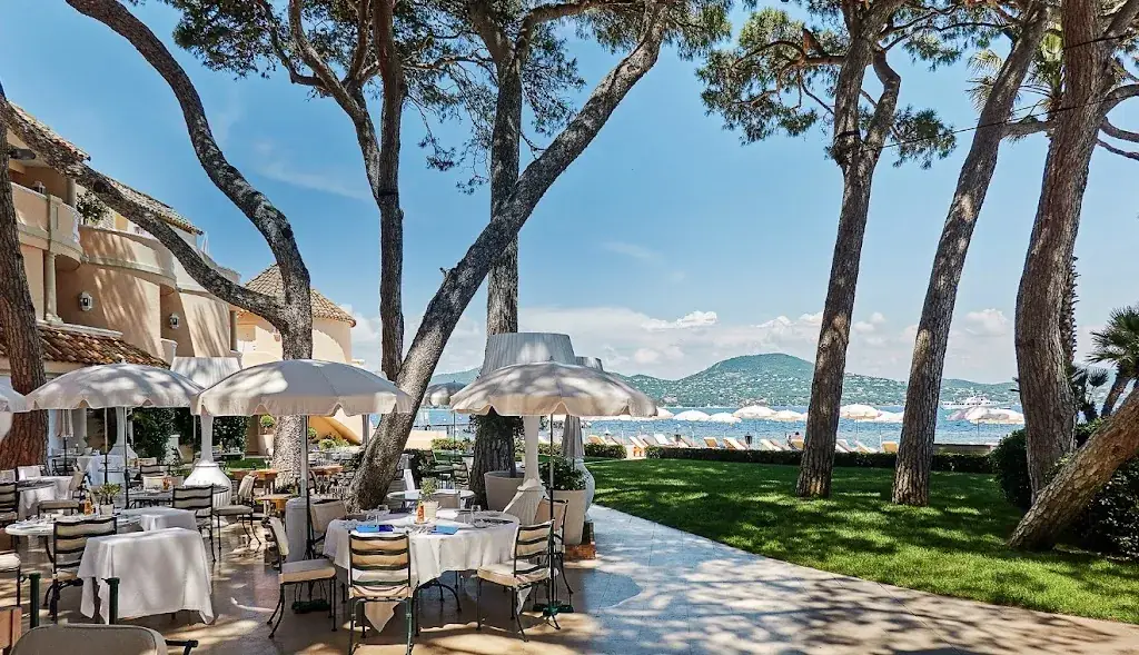 Jackie Salimen_La Vague d'Or_Saint-Tropez_review