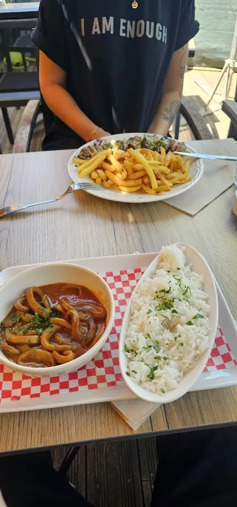 Roman Topic_Le Bikini_Saint-Tropez_review