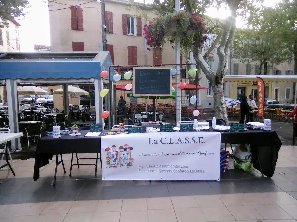 Café de la place restaurant in Gonfaron