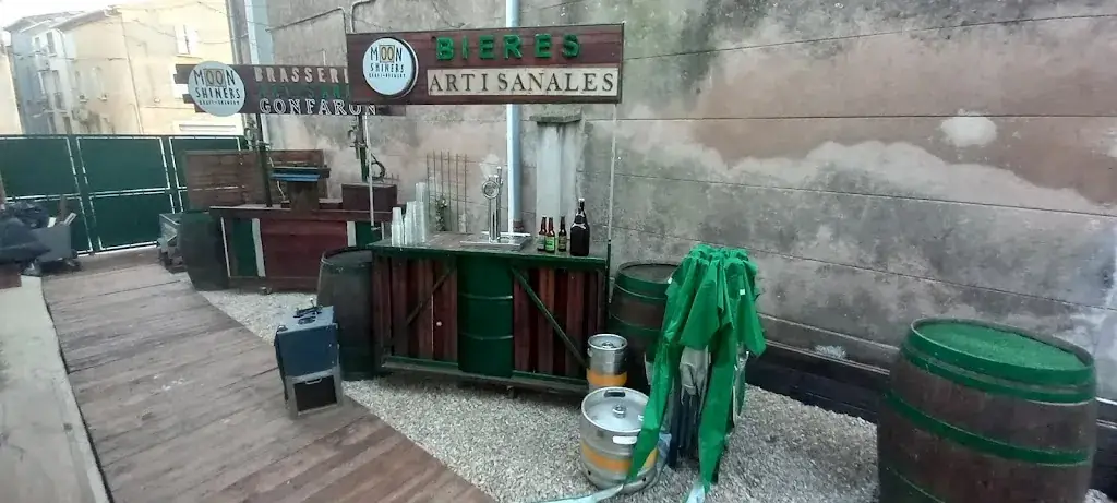 Moonshiners Kraft Brewery_Gonfaron_slider_image_1