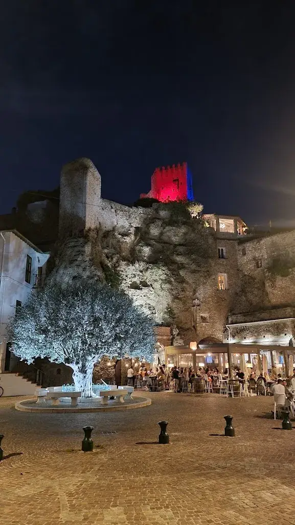 Gian Luigi Bertoncini_La Grotte & l'Olivier_Roquebrune-Cap-Martin_recensione