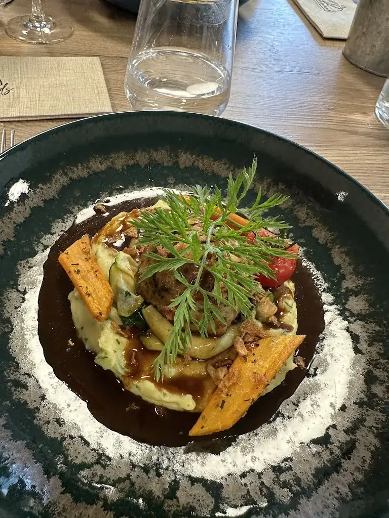 Banc Emilie_Restaurant Les 2 Gourmands_Saint-Nizier-de-Fornas_review