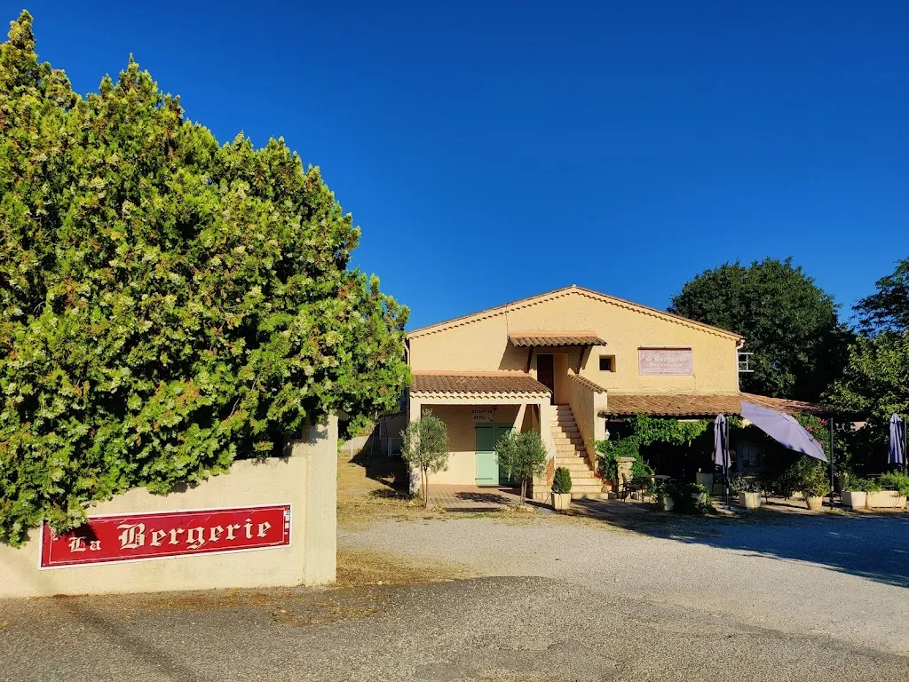 Patricia Makkinga_Hotel la Bergerie Provencale_Ginasservis_review