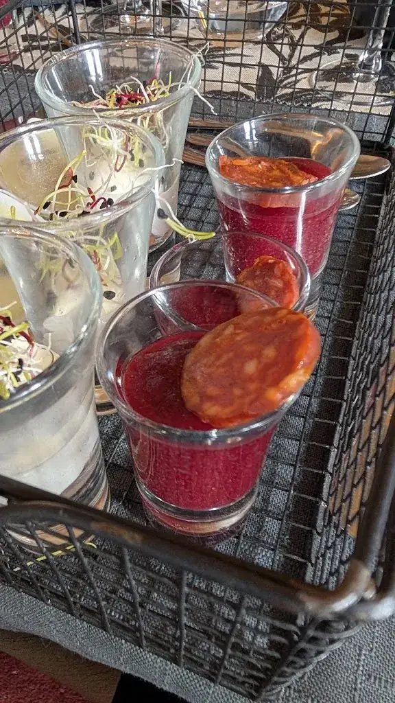 Lynn Appollis-Laurent_La Calèche_Saint-Bonnet-le-Château_review